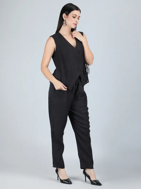 Black_Pure_Linen_Hand_Embroidered_Co-Ord_For_Women