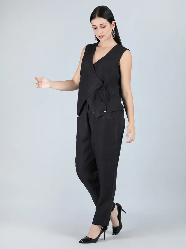 Black_Pure_Linen_Hand_Embroidered_Co-Ord_For_Women