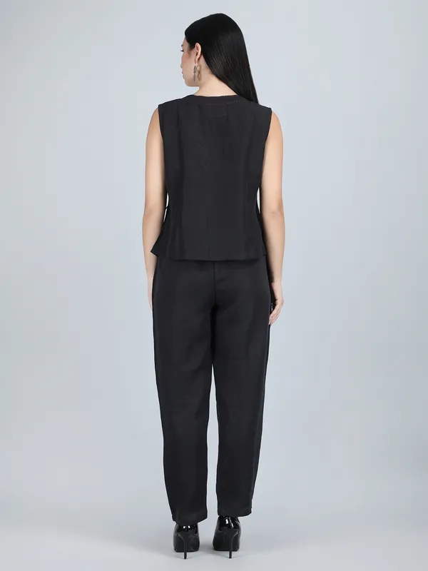 Black_Pure_Linen_Hand_Embroidered_Co-Ord_For_Women