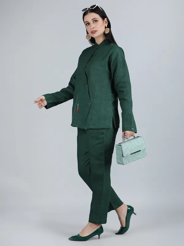 Forest_Green_Pure_Linen_Hand_Embroidered_Zig_Zag_Placket_Shirt_For_Women