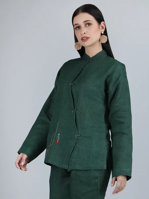 Forest_Green_Pure_Linen_Hand_Embroidered_Zig_Zag_Placket_Shirt_For_Women