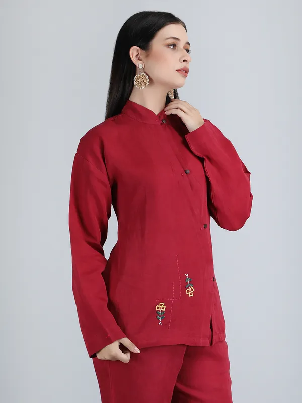 Maroon_Pure_Linen_Hand_Embroidered_Zig_Zag_Placket_Shirt_For_Women