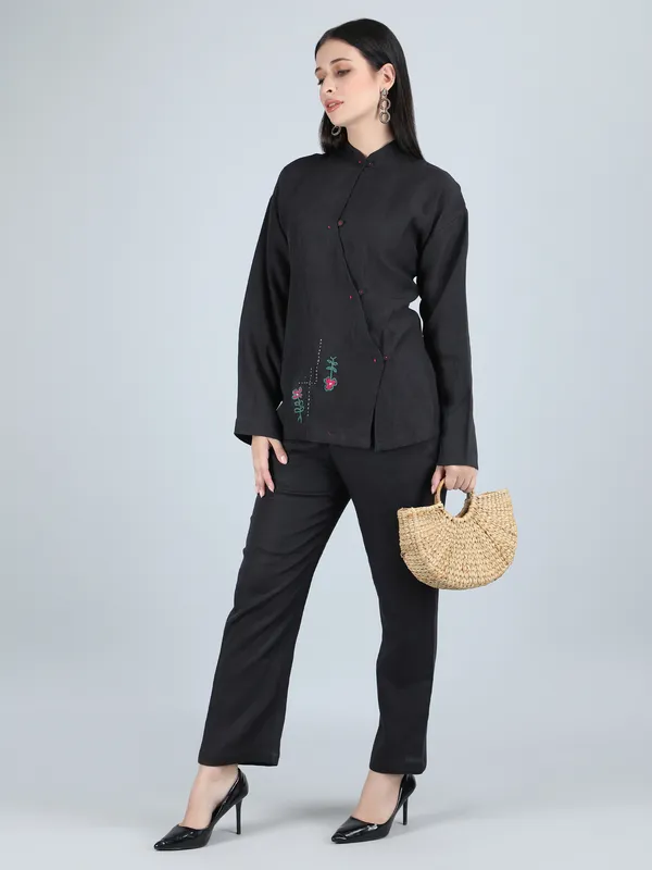 Black_Pure_Linen_Hand_Embroidered_Zig_Zag_Placket_Co-Ord_For_Women