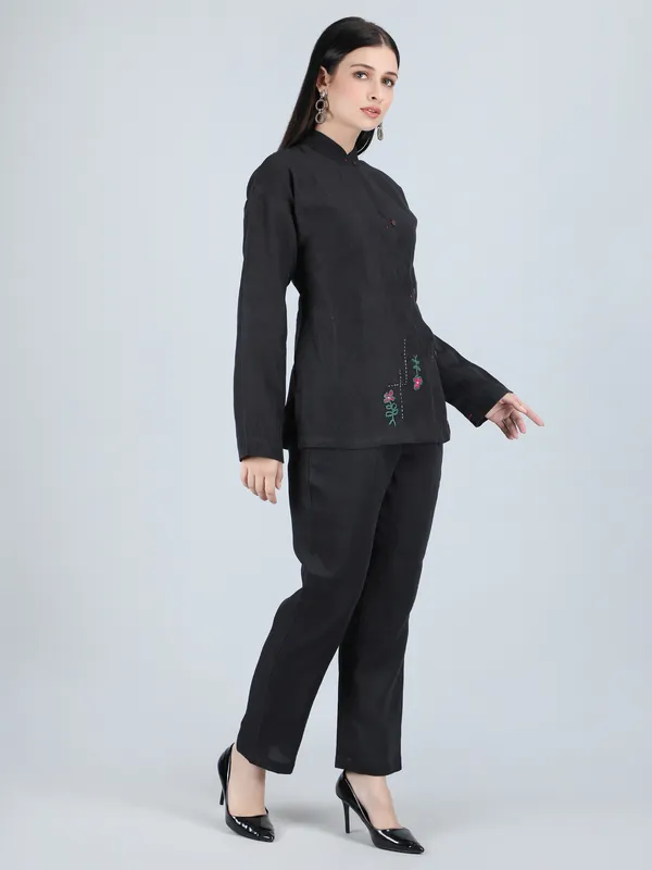 Black_Pure_Linen_Hand_Embroidered_Zig_Zag_Placket_Co-Ord_For_Women