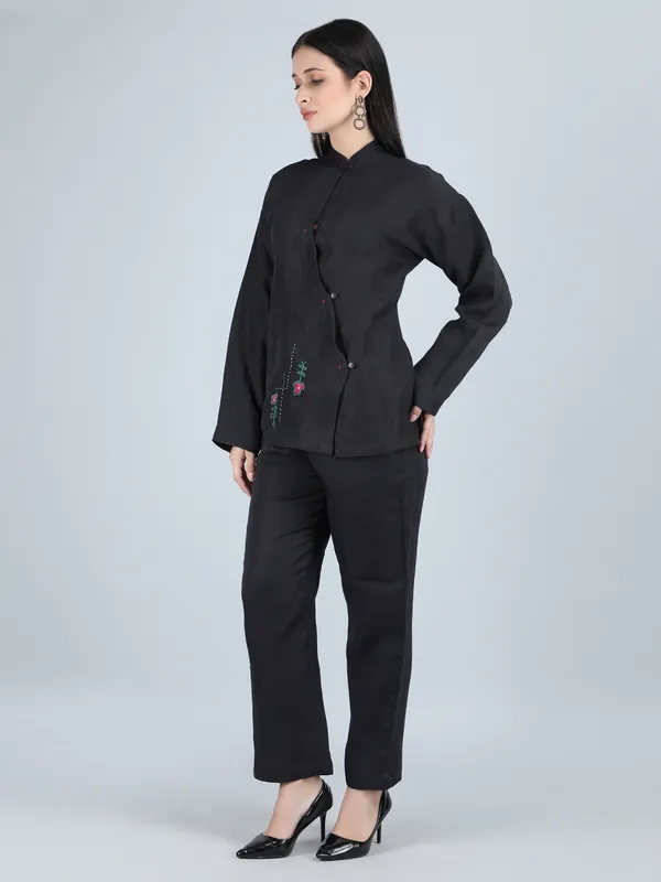 Black_Pure_Linen_Hand_Embroidered_Zig_Zag_Placket_Co-Ord_For_Women