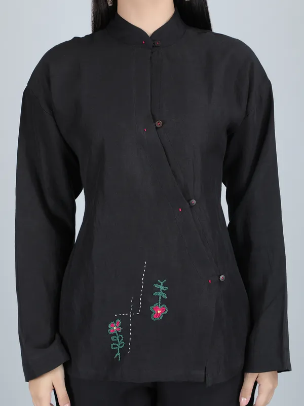 Black_Pure_Linen_Hand_Embroidered_Zig_Zag_Placket_Co-Ord_For_Women