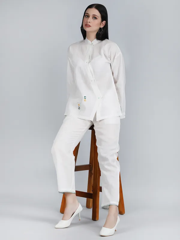 White_Pure_Linen_Hand_Embroidered_Zig_Zag_Placket_Shirt_For_Women