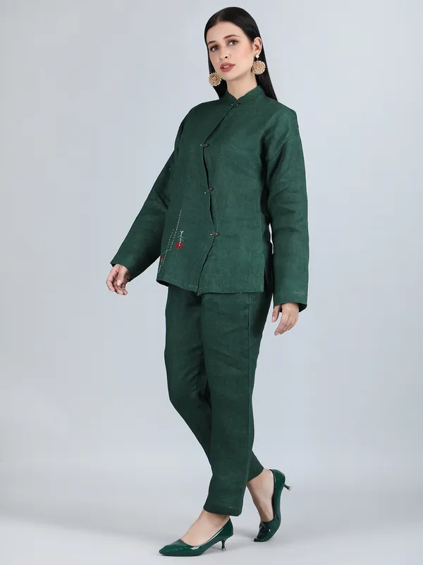 Green_Pure_Linen_Hand_Embroidered_Zig_Zag_Placket_Co-Ord_For_Women