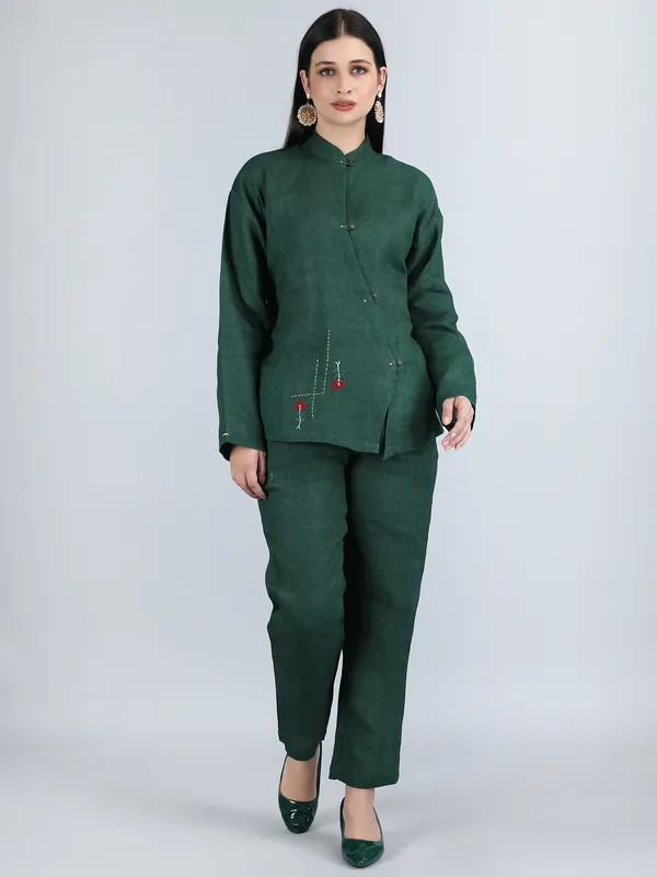Green_Pure_Linen_Hand_Embroidered_Zig_Zag_Placket_Co-Ord_For_Women