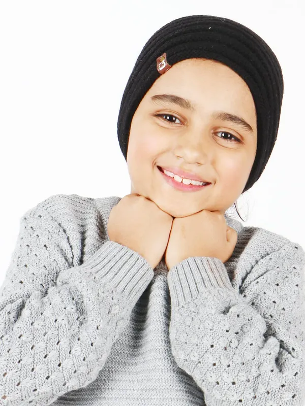 Black_Woolen_Earmuff_For_Girls