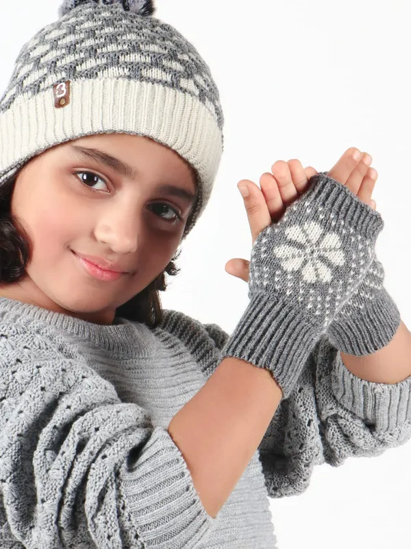 Grey_Woolen_Gloves_For_Unisex_Child