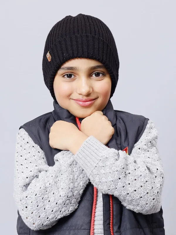 Black_Woolen_Cap_For_Unisex_Child