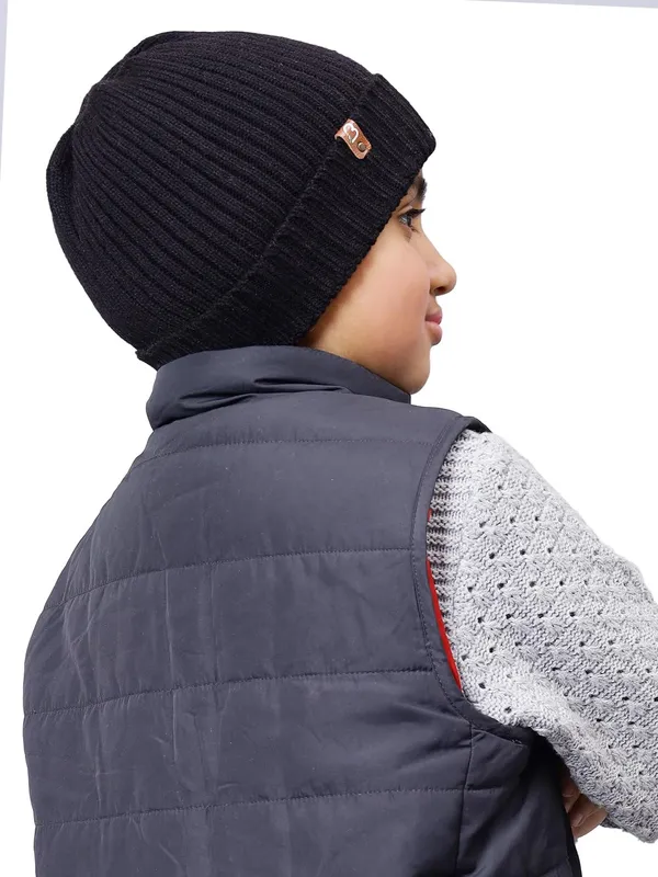 Black_Woolen_Cap_For_Unisex_Child