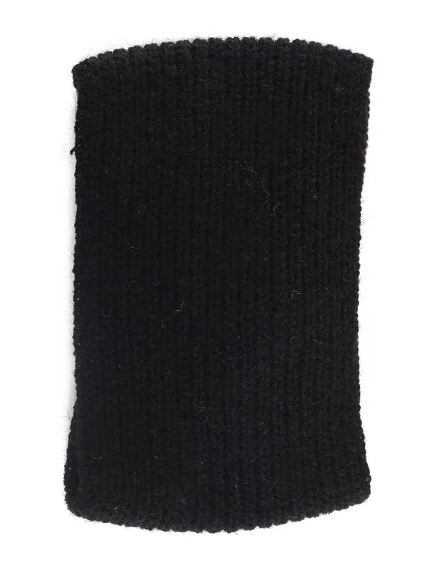 Black_Woolen_Earwarmer_For_Women