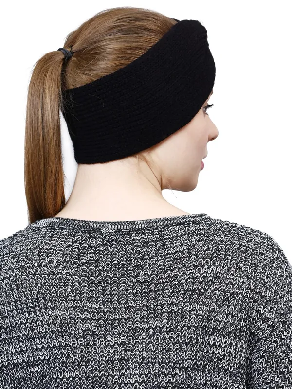 Black_Woolen_Earwarmer_For_Women