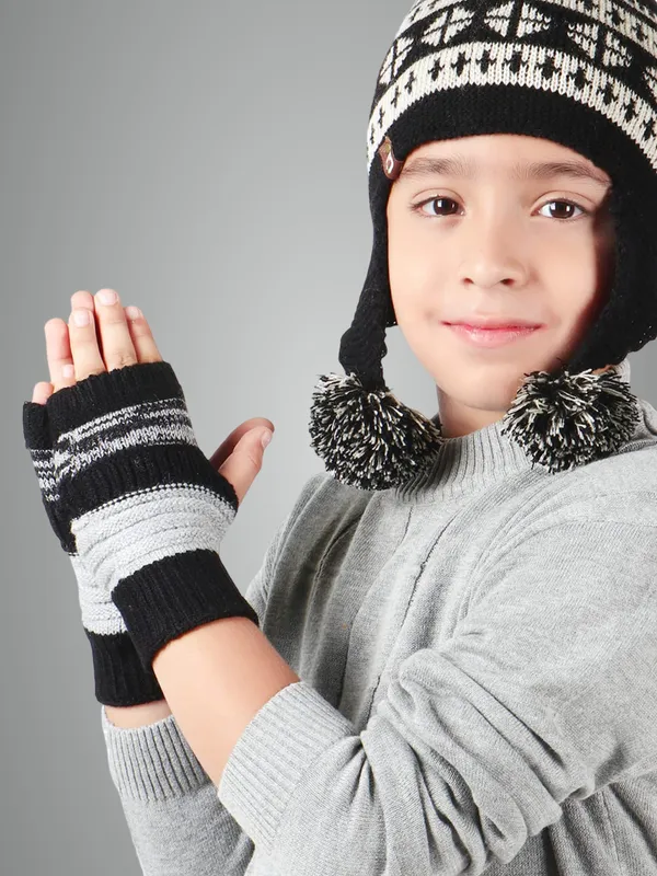 Black_Woolen_Gloves_For_Unisex_Child