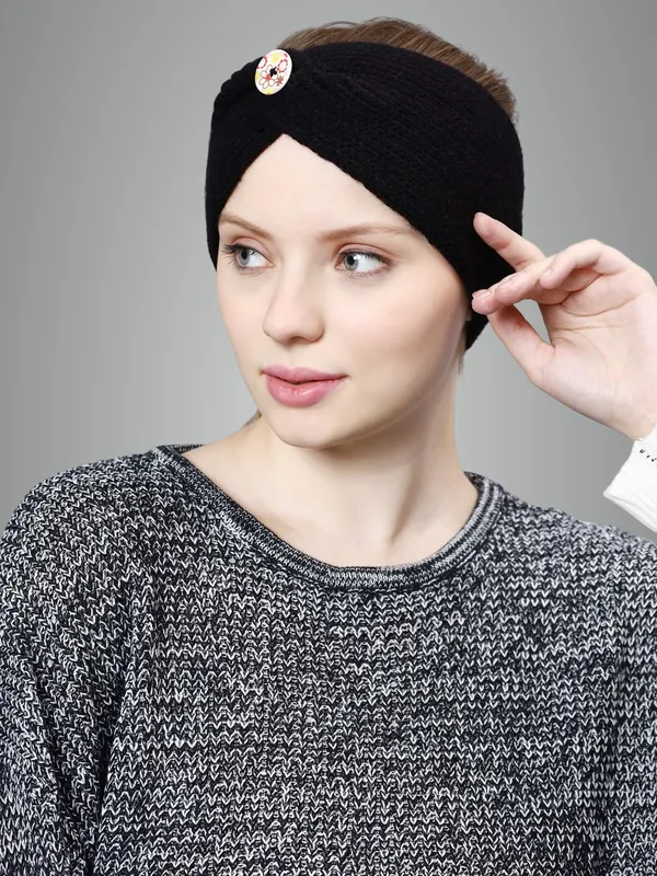 Black_Woolen_Earwarmer_For_Women