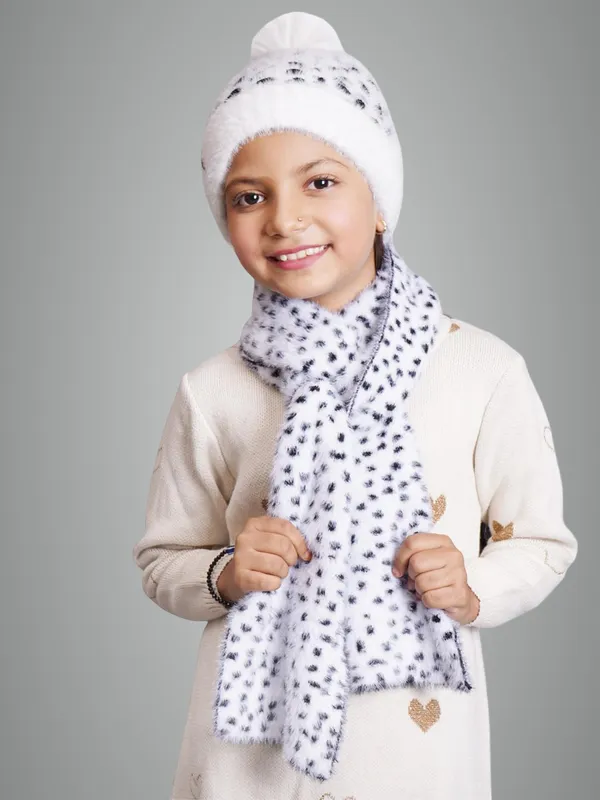 White_Woolen_Cap_For_Girls