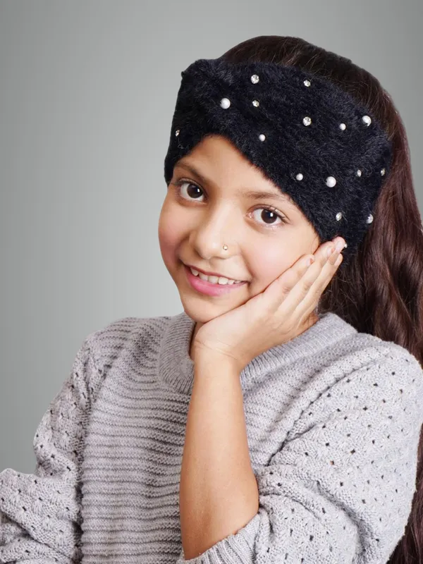 Black_Woolen_Earwarmer_For_Girls