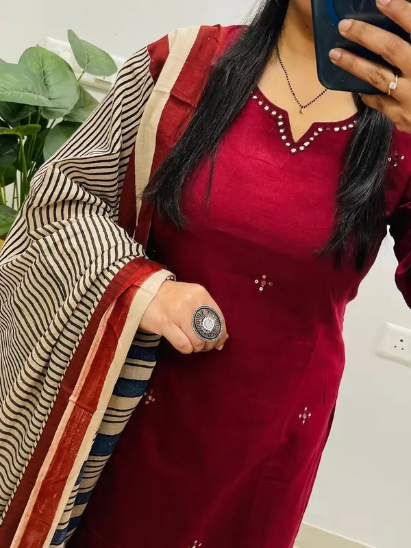 Women's_Red_Cotton_Kurti_Pant_Dupatta_Set
