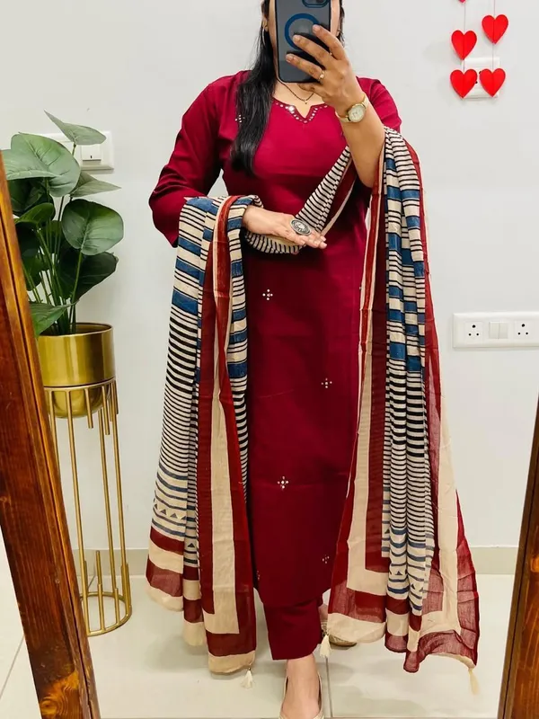 Women's_Red_Cotton_Kurti_Pant_Dupatta_Set
