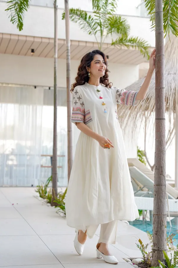 Women's_White_Embroidered_A-Line_Kurta_Set
