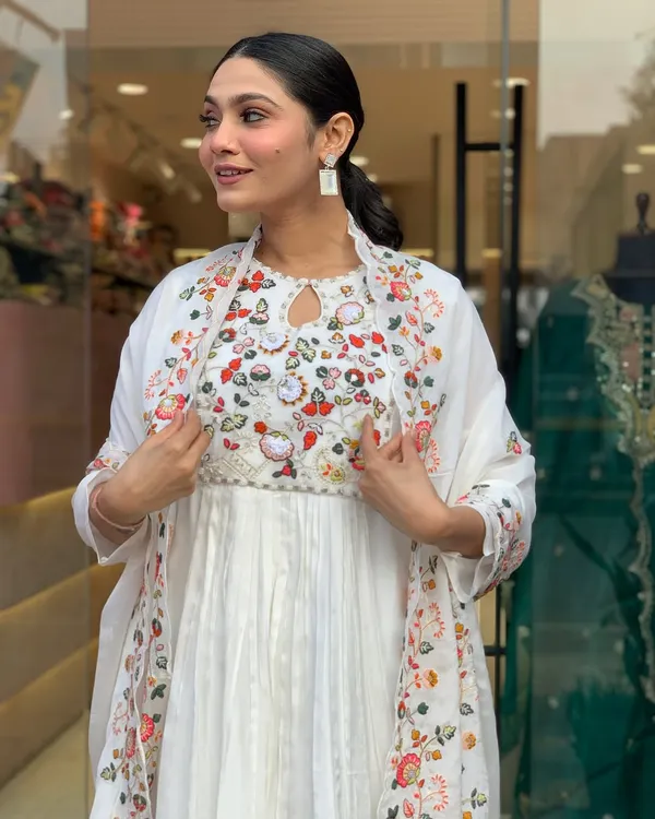 White_Cotton_Kurti_Pant_&_Dupatta_For_Women