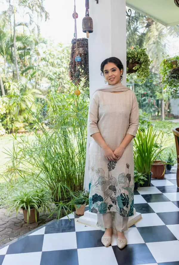 Ivory_Bloom_Printed_Kurti_Set