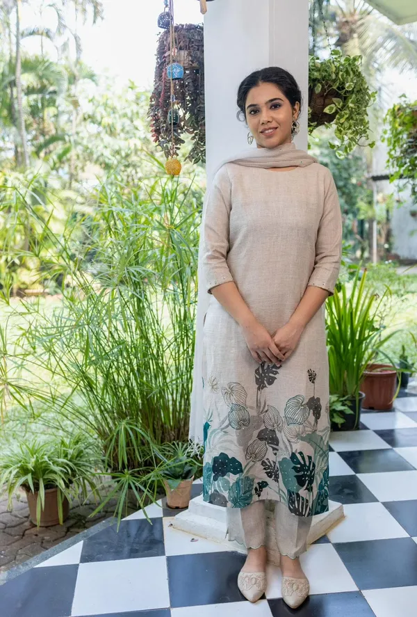 Ivory_Bloom_Printed_Kurti_Set