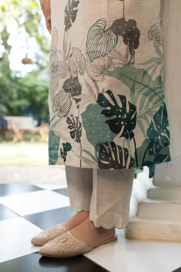 Ivory_Bloom_Printed_Kurti_Set
