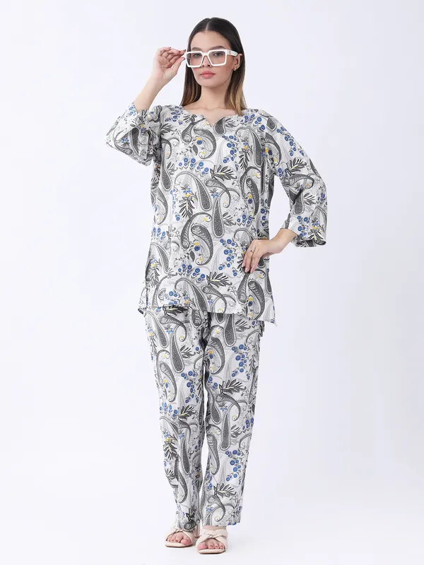 Grey_Cotton_Premium_&_Elegant_Stylish_Long_Sleeves_Co-Ord_Set_For_Women