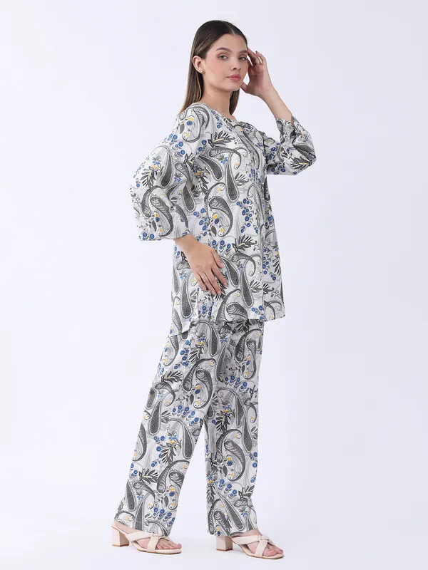 Grey_Cotton_Premium_&_Elegant_Stylish_Long_Sleeves_Co-Ord_Set_For_Women