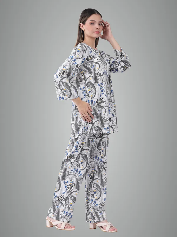 Grey_Cotton_Premium_&_Elegant_Stylish_Long_Sleeves_Co-Ord_Set_For_Women