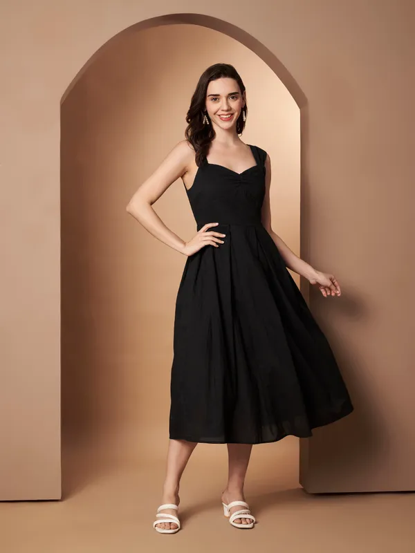 Black_Sleeveless_Fit_&_Flare_Midi_Dress_for_Women