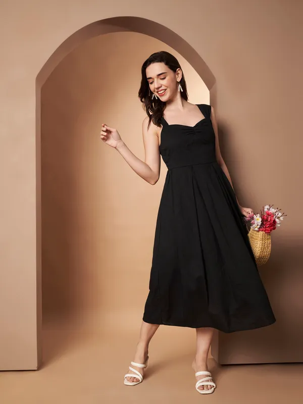Black_Sleeveless_Fit_&_Flare_Midi_Dress_for_Women