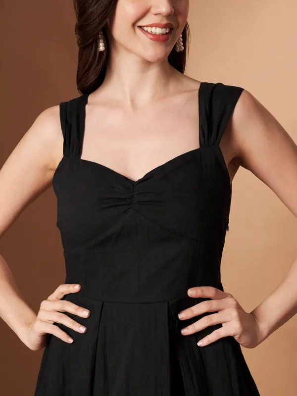 Black_Sleeveless_Fit_&_Flare_Midi_Dress_for_Women