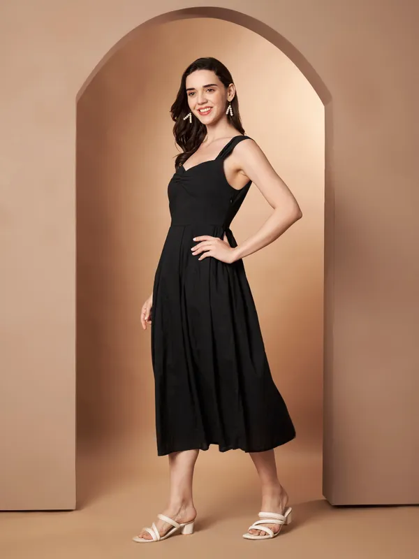 Black_Sleeveless_Fit_&_Flare_Midi_Dress_for_Women