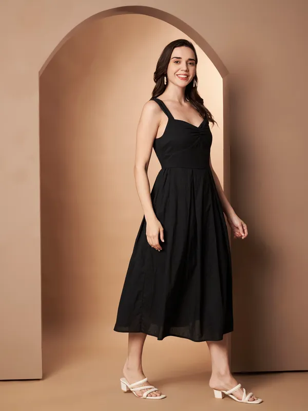 Black_Sleeveless_Fit_&_Flare_Midi_Dress_for_Women