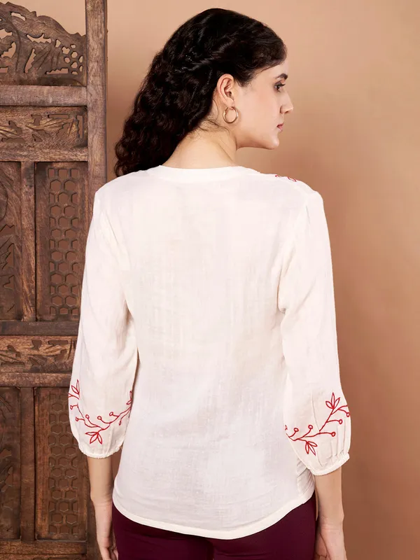 White_Cotton_Embroidered_Top_With_Red_Thread_Work