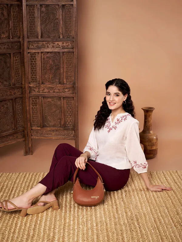 White_Cotton_Embroidered_Top_With_Red_Thread_Work