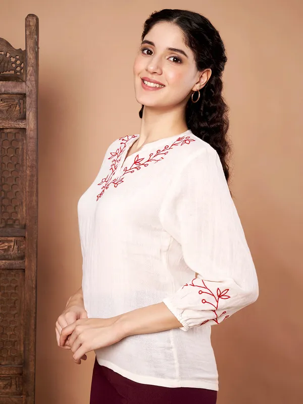 White_Cotton_Embroidered_Top_With_Red_Thread_Work