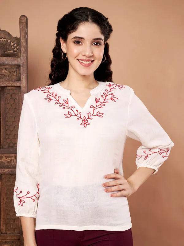 White_Cotton_Embroidered_Top_With_Red_Thread_Work