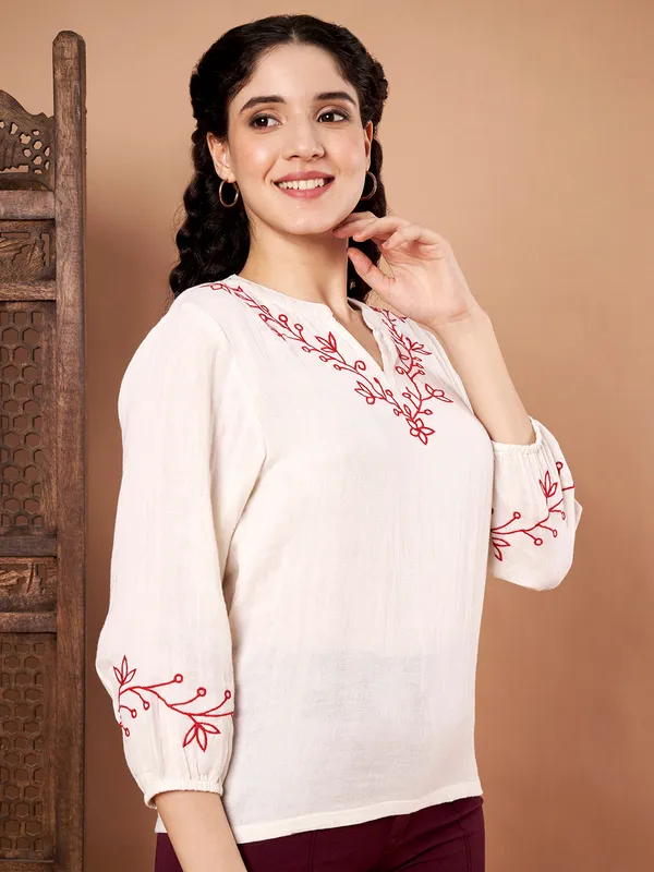 White_Cotton_Embroidered_Top_With_Red_Thread_Work