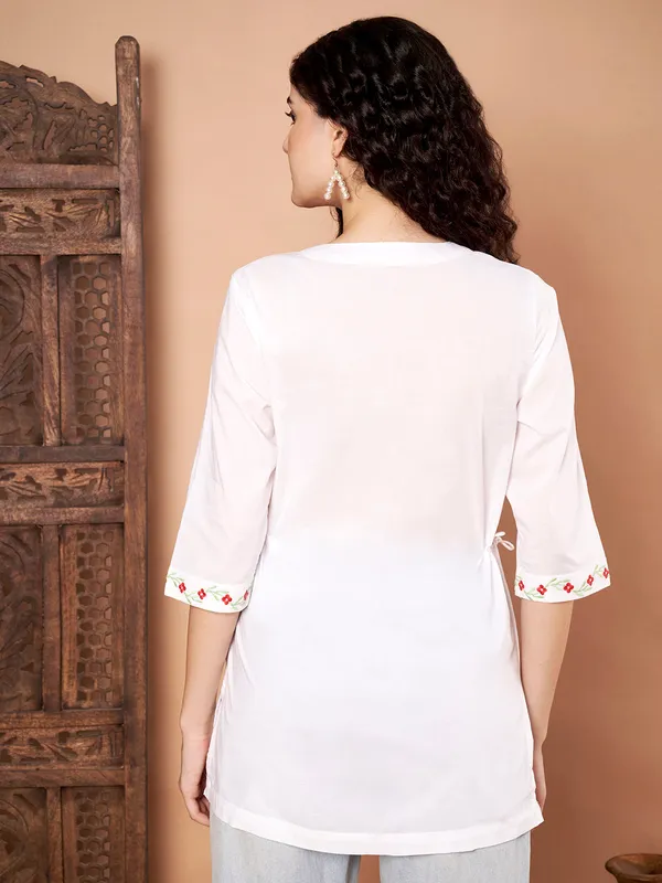 White_Cotton_Kurti_With_Green_Red_Embroidery