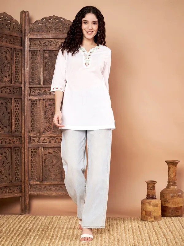 White_Cotton_Kurti_With_Green_Red_Embroidery