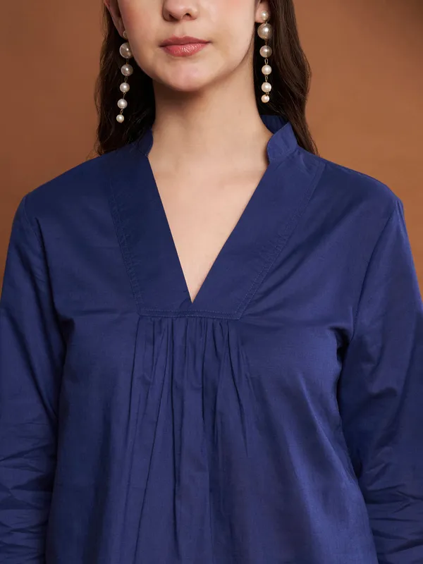 Navy_Blue_Pleated_Cotton_Top_With_V_Neck_For_Women