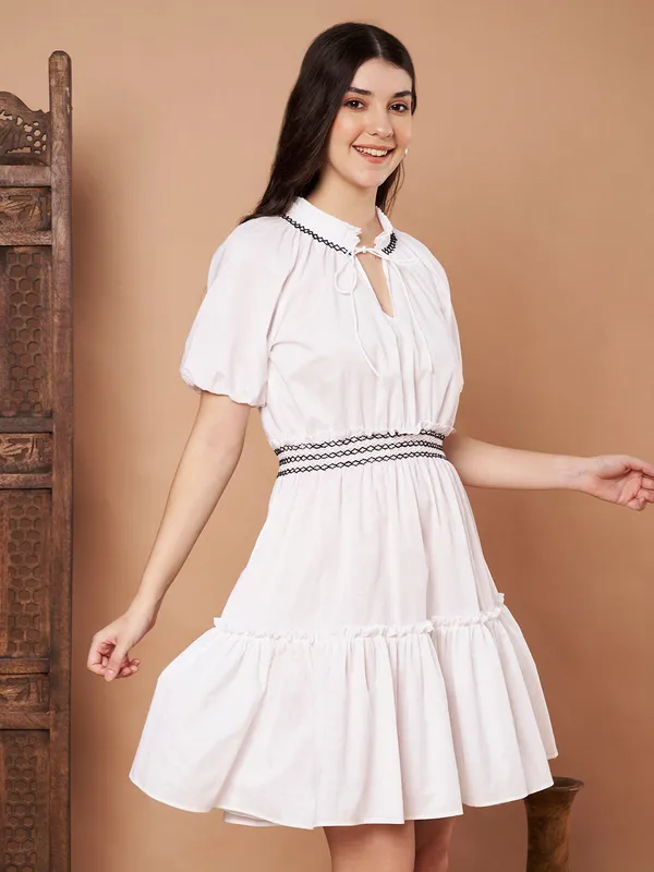 White_Cotton_Puff_Sleeve_Tiered_Dress_Casual_Summer_Outfit