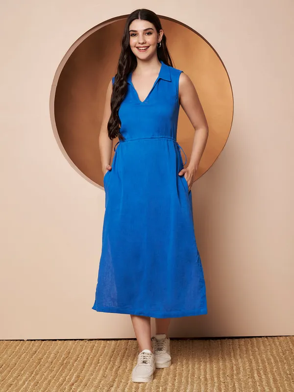 Blue_Sleeveless_Midi_Dress_With_Back_Cut_Out