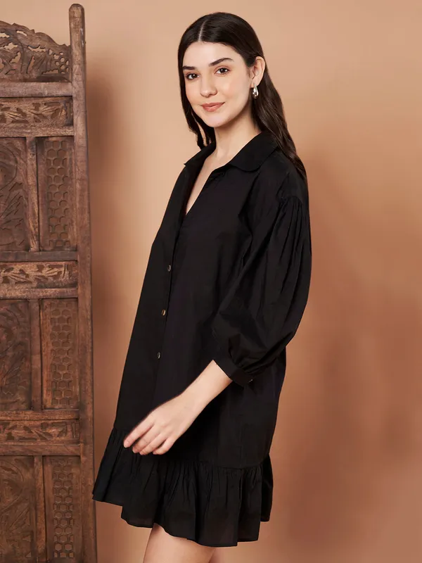 Black_Cotton_Shirt_Dress_Relaxed_Fit_With_Ruffle_Hem