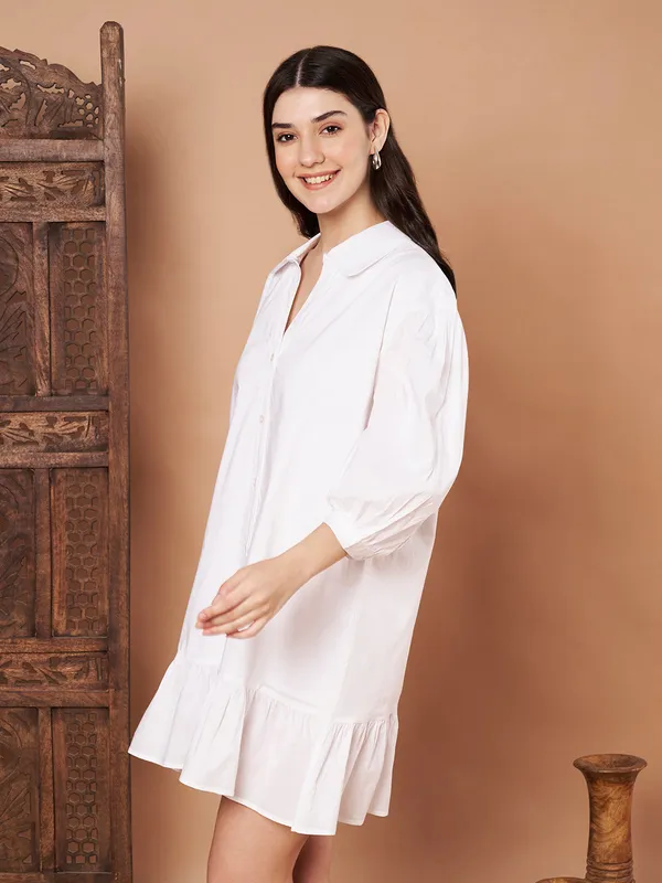 White_Cotton_Shirt_Dress_Relaxed_Fit_With_Ruffle_Hem